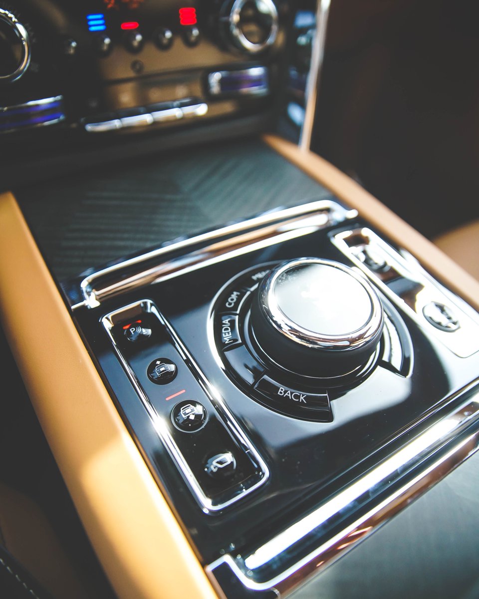 RollsRoyceNW's tweet photo. Innovative features enhance every journey. Signature Rolls-Royce motifs speak to a heritage of perfection. Mastery of craft creates a new dimension in luxury adventure. In every way, Cullinan changes the game. #RollsRoyceSeattle
#RRMCSeattle https://t.co/7yNPHIwK7i