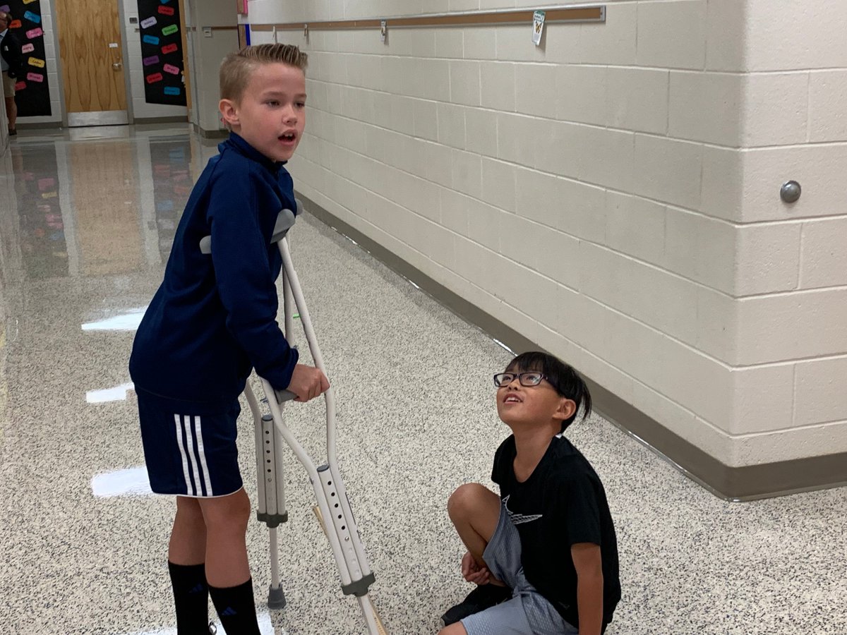 ellen495's tweet photo. @BelieveUPE @MrBergeyTweets
Mr. Bergey joins Mrs. Luchette's AT kids learning about Newton's 2nd Law of Motion. F=MA Experiment with marshmallows and darts! FUN DAY! https://t.co/tbsTsCkd5o
