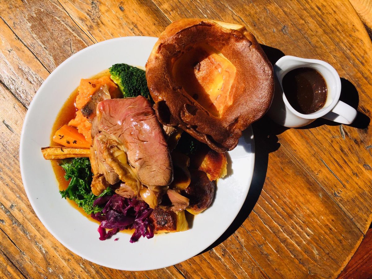 We’re launching our brand new #Eastbourne kitchen at the gorgeous <a href="/Dolphin_Pub/">The Dolphin</a> on 2nd Nov. we’re going to be giving away a table for our launch weekend, just give us a follow and RT this and we’ll pick a winner on Friday night <a href="/EastbourneHour/">#EBhour</a> #EBhour