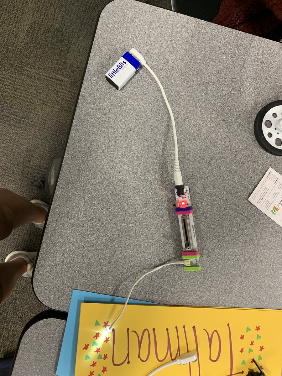 Ariel_Byrom's tweet photo. The Little Bit station is where you explore Little Bit batteries 🔋 this is a cool activity for a science class for students to learn and be creative with different power sources #makerED #edit2000 https://t.co/hR7tC4BLz1