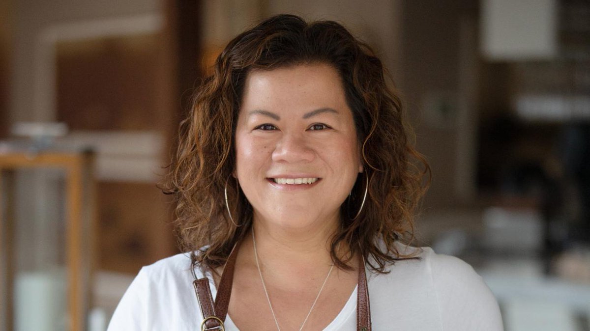 Meet Chef Nicole Gomes <a href="/chefngomes/">Nicole Gomes</a> of @nicolegourmet and <a href="/cluckncleaver/">Cluck 'N' Cleaver</a> - another one of our incredible judges for this year's #HYCS National Finals! Learn more about Nicole at the following link: hawksworthscholarship.com/judge/nicole-g…👩‍🍳🇨🇦