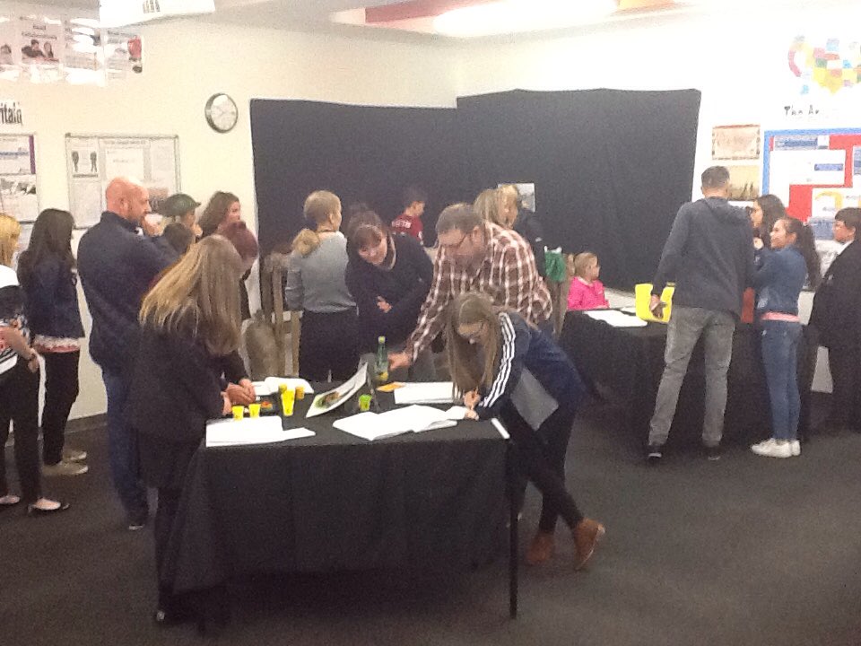 CULCHETHHISTORY's tweet photo. Very busy in history with future historians #WeAreCHS #OpenEvening @CulchethHS https://t.co/KS141OOUxo