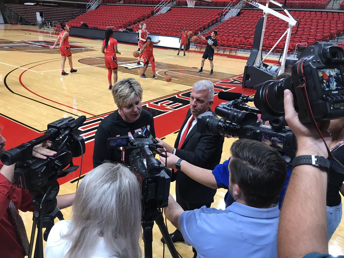 LadyRaiderWBB's tweet photo. Media day โ๏ธ
First official practice ๐
๐ค๐ฅ๐
๐ด#M2M | #WreckEmโซ๏ธ https://t.co/NFLzw4lCA3