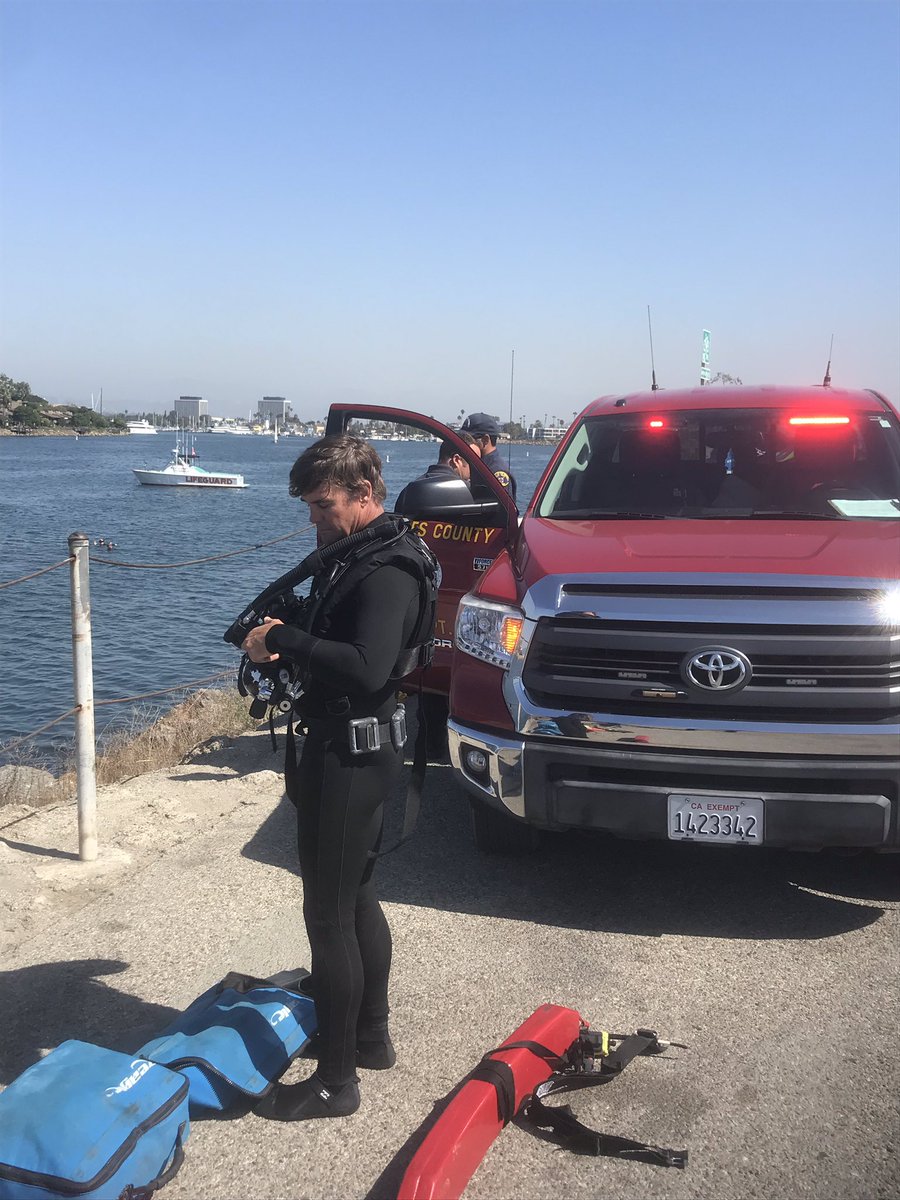 LACoLifeguards's tweet photo. #ChannelIC Lifeguard units are conducting an initial search of the area with support of @LACoFireAirOps and @LASDHQ. Dive 1 is on scene conducting an initial subsurface search. https://t.co/gLHD3FSUpg