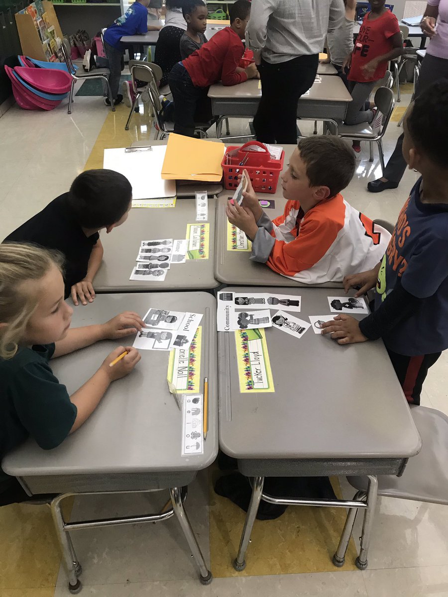 MsHurleysWorld's tweet photo. Classifying and sorting authority figures with our reasoning! #LeadershipLivesHere #1stgrade https://t.co/PFsYdcfrk8