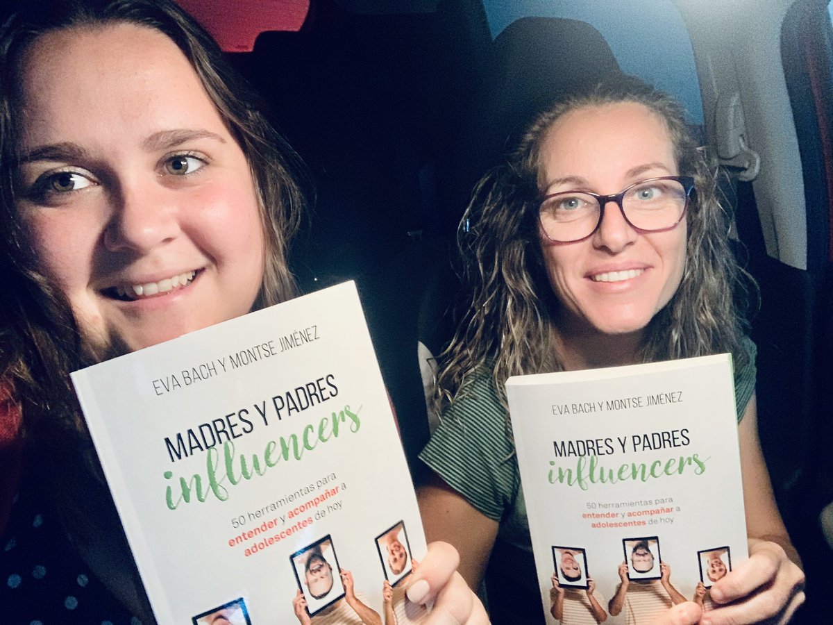 Yeniferfl_'s tweet photo. Nosaltres ja el tenim✨ I com sempre amb la @montserratjimvi sortim de la presentació amb unes ganes immenses de començar a llegir 📖 Felicitats 🔝👌🏻 #madresypadresinfluencers https://t.co/pviSmGVIYB