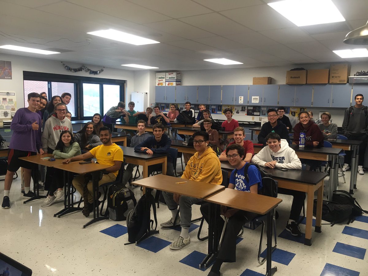 RodEngels's tweet image. Great turnout of @VictorSeniorHS students for the inaugural @vhsphysicsclub meeting!