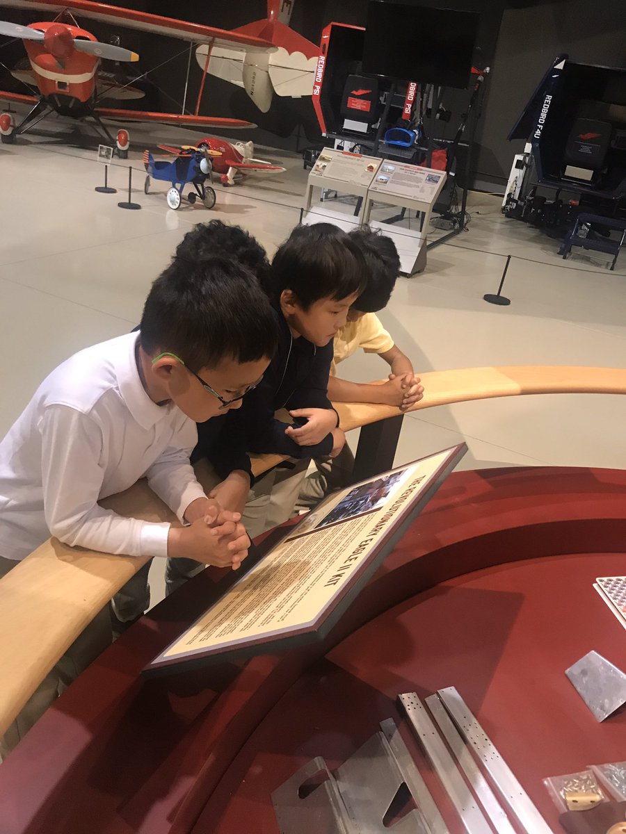 Msewoods12's tweet photo. The 3rd Graders had a great time exploring at the @EAA ✈️ the Ss are excited to use the new information they learn to help answer our class question, how does weight affect flight? @USMLowerschool @brita31 @USMBonnie @usm_astone https://t.co/sDTX4Km4UZ