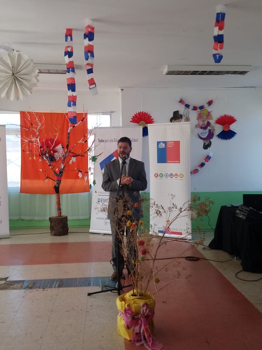 JUNAEB_AYSEN's tweet photo. HOY!!...Participamos del inicio de las II Olimpiadas del Programa de Residencia Familiar Estudiantil #PRFE, organizadas por @demcoyhaique @EquipoJUNAEB @ayudaJUNAEB @municoyhaique #JunaebEnTerreno https://t.co/OQPSAnDAg3