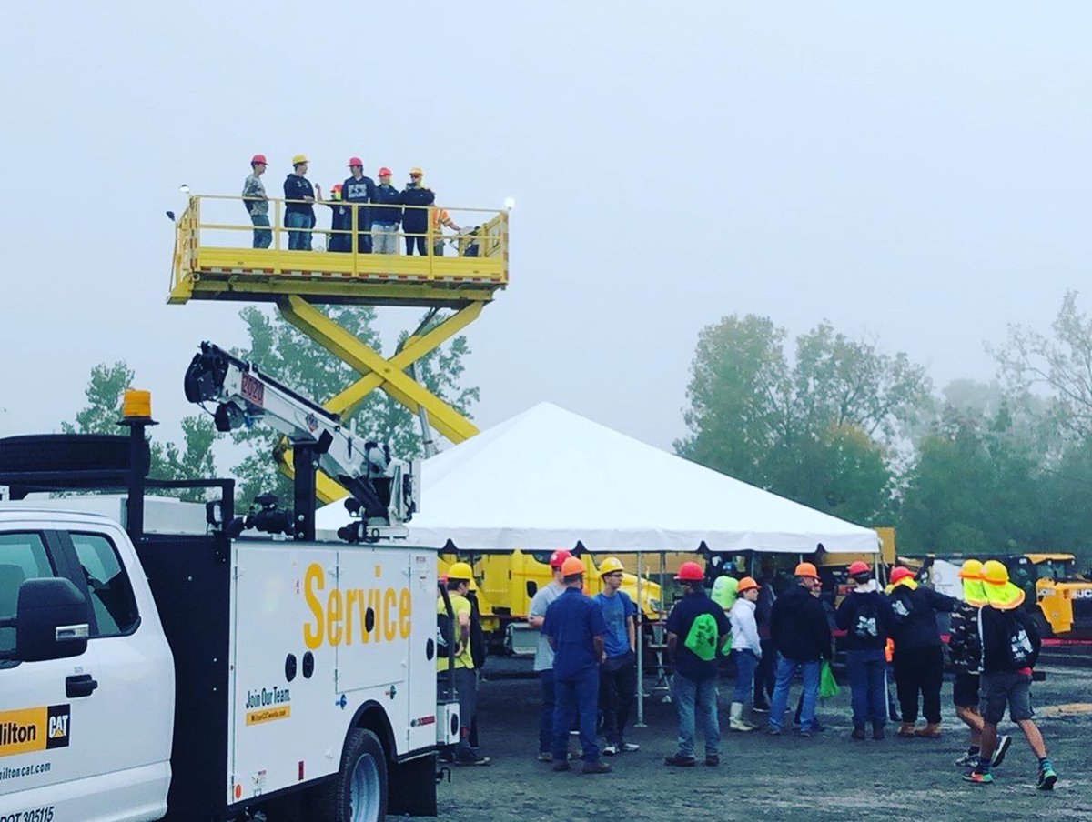 CaHill Crew at Career Days! 
#bluecollarpride #heavyhighway #constructiontrades #tradeschool #apprenticeship #bluecollarbuilds #bluecollarbuildsamerica #iouelocal17