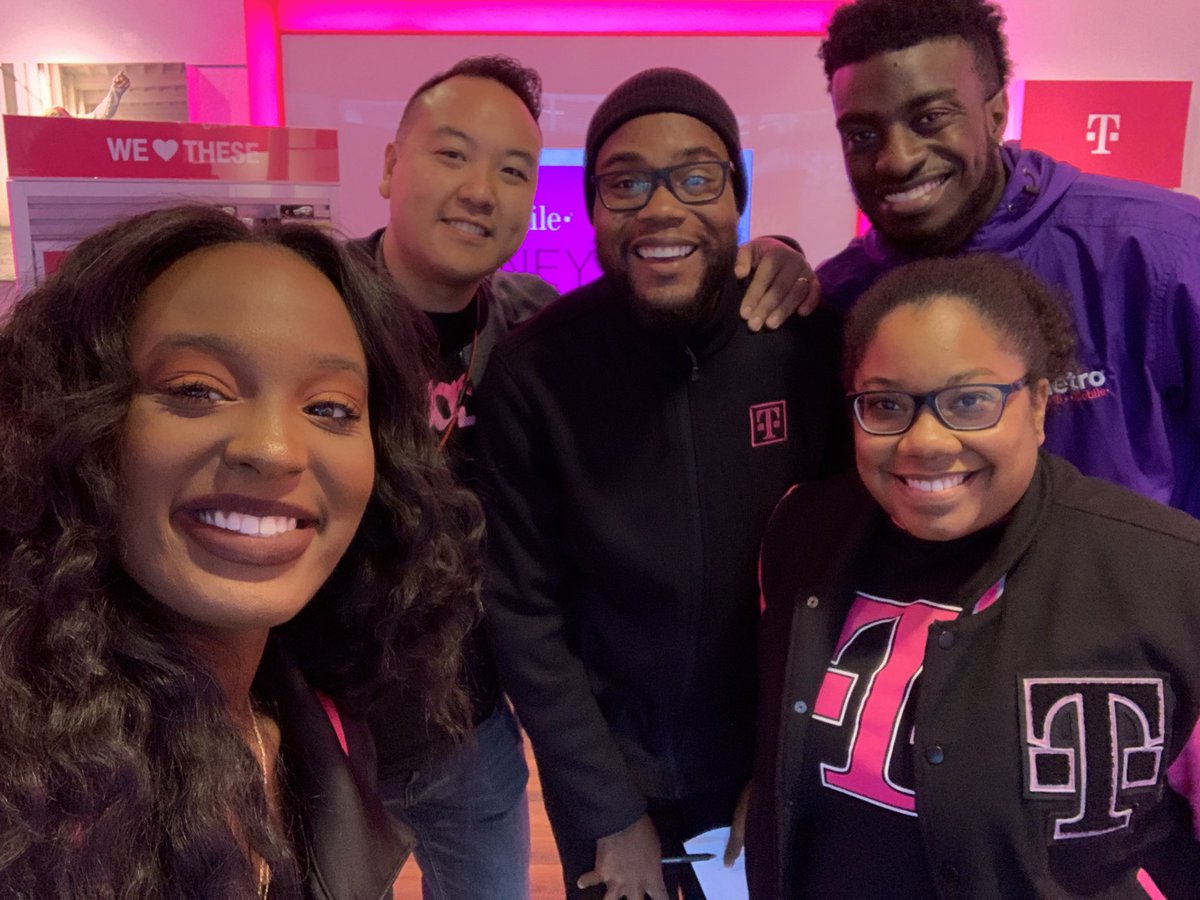 Magentanna's tweet photo. It was amazing meeting you all! 
#FrontlineNEXT @kyletmobile @drumajor9_05 @dgentlemonster @daylen_taylor 🤗🤗thank you! https://t.co/VALyU5lBN6