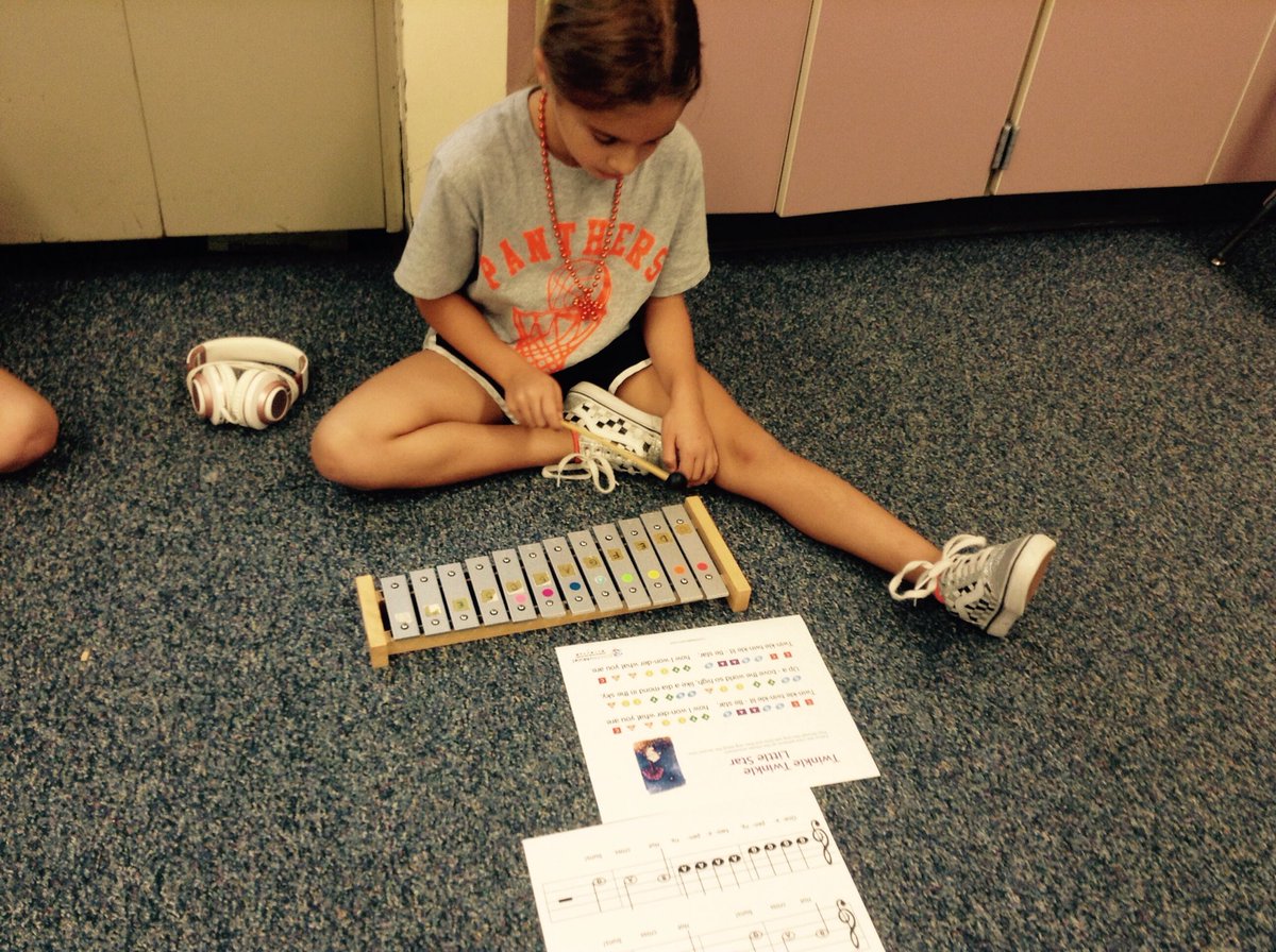 Color – coded xylophone fun. #rtmusic ⁦<a href="/CYSDMusic/">CYSD Music</a>⁩ ⁦<a href="/mem76rt/">Matthew E. Miller</a>⁩