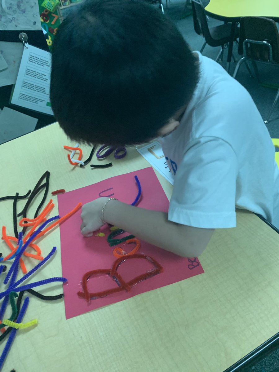 MsLuskSPED's tweet image. We are busy practicing our different lines with our special names! #PPCDRocks #FineMotor #LetterAwareness #NameID #PreK #AppliedLearning @BPE_Broncos @FortBendISD