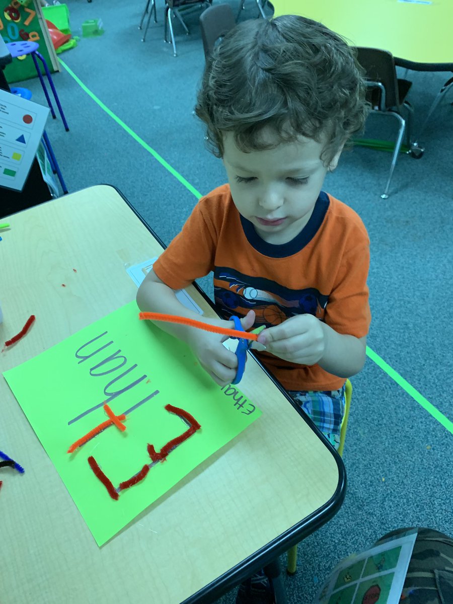 MsLuskSPED's tweet image. We are busy practicing our different lines with our special names! #PPCDRocks #FineMotor #LetterAwareness #NameID #PreK #AppliedLearning @BPE_Broncos @FortBendISD
