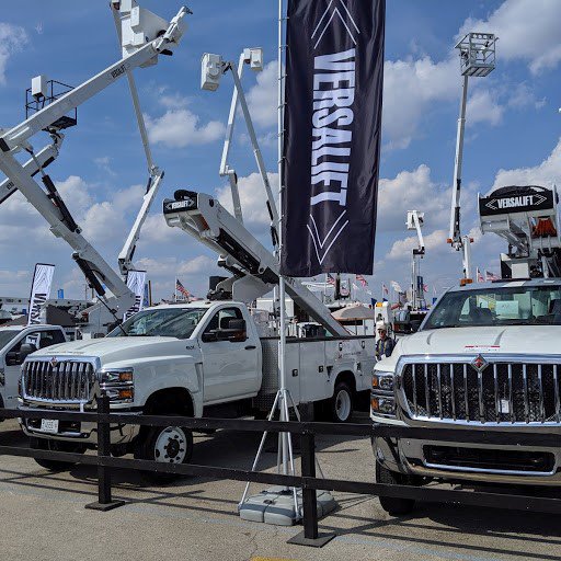 IntnlTrucks's tweet photo. Thanks to all of our customers who checked out #InternationalTrucks at #ICUEE in #Louisville! We appreciate our partners at #Versalift #Duralift #ETIEquipment and #Terex for upfitting our #CVSeries, #MVSeries and #HVSeries with their most advanced equipment options. #ItsUptime https://t.co/oGJEPzh93V