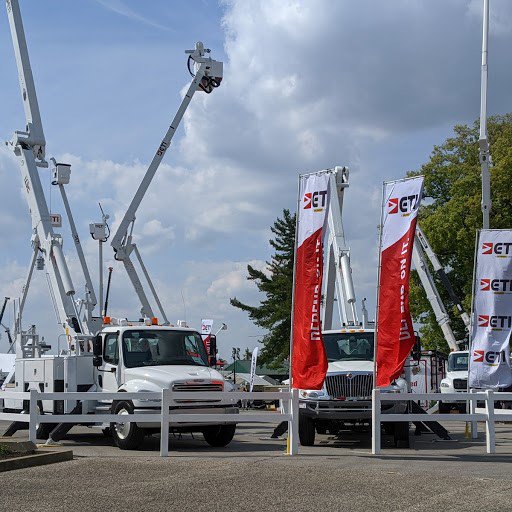 IntnlTrucks's tweet photo. Thanks to all of our customers who checked out #InternationalTrucks at #ICUEE in #Louisville! We appreciate our partners at #Versalift #Duralift #ETIEquipment and #Terex for upfitting our #CVSeries, #MVSeries and #HVSeries with their most advanced equipment options. #ItsUptime https://t.co/oGJEPzh93V