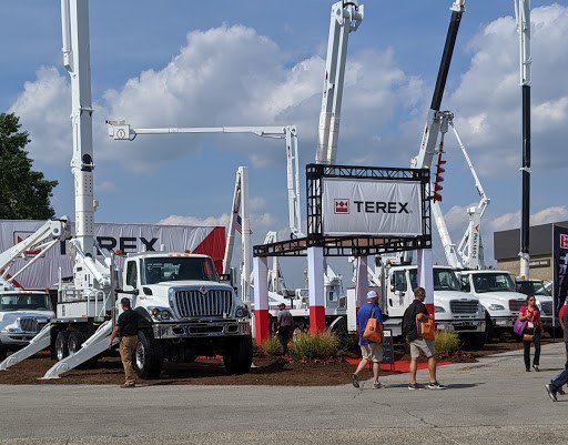 IntnlTrucks's tweet photo. Thanks to all of our customers who checked out #InternationalTrucks at #ICUEE in #Louisville! We appreciate our partners at #Versalift #Duralift #ETIEquipment and #Terex for upfitting our #CVSeries, #MVSeries and #HVSeries with their most advanced equipment options. #ItsUptime https://t.co/oGJEPzh93V