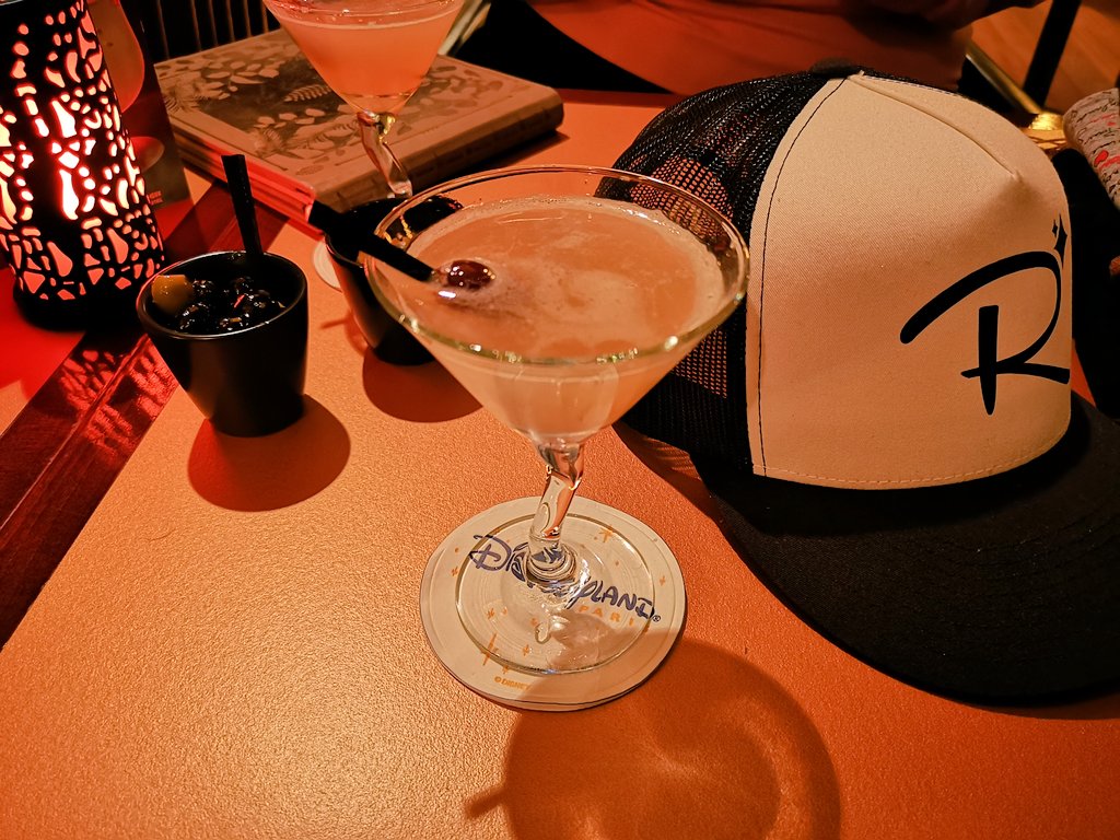 Planetary_Pilot's tweet photo. And to end our night, whiskey sours all round! Cheers!! ๐ธ๐๐ธ๐คช๐ธ
#DisneylandParis โจ
#LiveFromDLP ๐ซ @ED92live @DisneyParis_EN ๐ https://t.co/vF8d9pYqq3