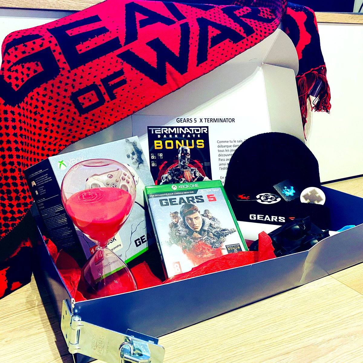 Xboxlivefr's tweet photo. Le colis du jour #gears5 #xboxone #TerminatorDarkFate #characterpack #xbox #xboxfr #EquipéPourLHiver https://t.co/iW2k3kvkku