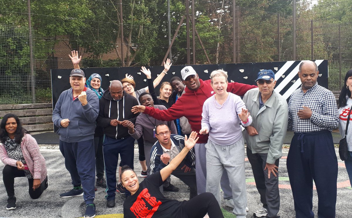 @wellnessinyourbox <a href="/EllinghamOnline/">Ellingham</a> <a href="/ourparksuk/">Our Parks</a> @wfculture19 <a href="/lucozadesport/">Lucozade Sport</a> 
Fab time with my Leytonstone Parkers! Thank u all 4 spending ure Thurs mornings with moi 😊 #TurnUpTone #ThursdayMotivation #Absworkout  #dropitwithasquat #plank #corestrength #love #pilateseverydamnday