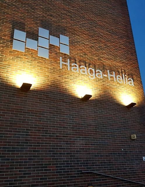 Vitsi mikä ilta. <a href="/krea_haagahelia/">Krea</a> n opiskelijat tarjosivat ajatuksia, oivalluksia ja erinomaisia keskusteluja sijoituspalveluiden markkinointiin liittyen. Iso peukku opiskelijayhteistyölle ja vielä isompi kiitos koko porukalle.  #Lähitapiola kiittää ja kumartaa!