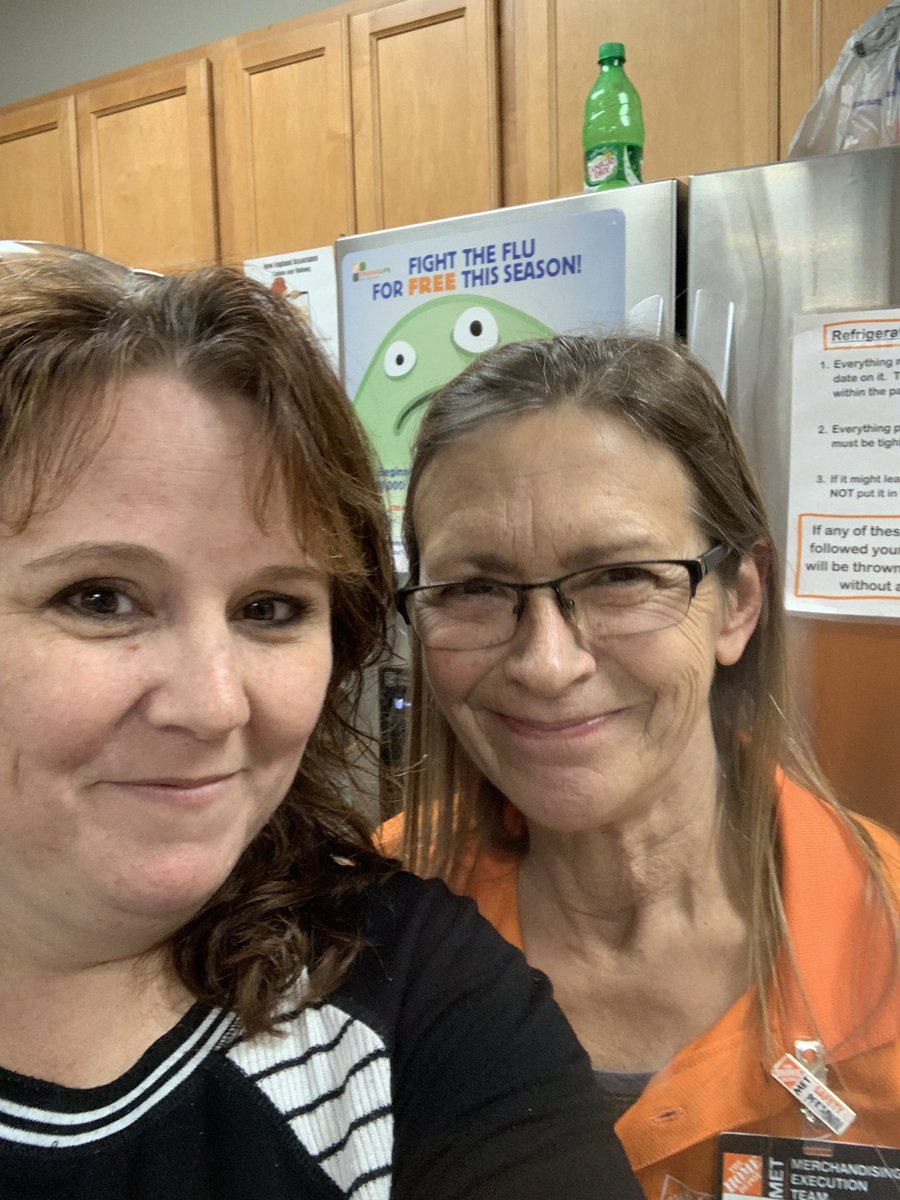 Recognized the MET for the great holiday set !!! The event went flawless !!! We rewarded them with cookies and cupcakes today ! #onehomedepot <a href="/Darren1216/">Darren Donovan</a> <a href="/marantes1/">Marcelo Arantes</a> <a href="/whipplenh/">Donna Whipple</a> <a href="/nh_carpenter/">Nanette Carpenter</a> @HomeDepotWLeb