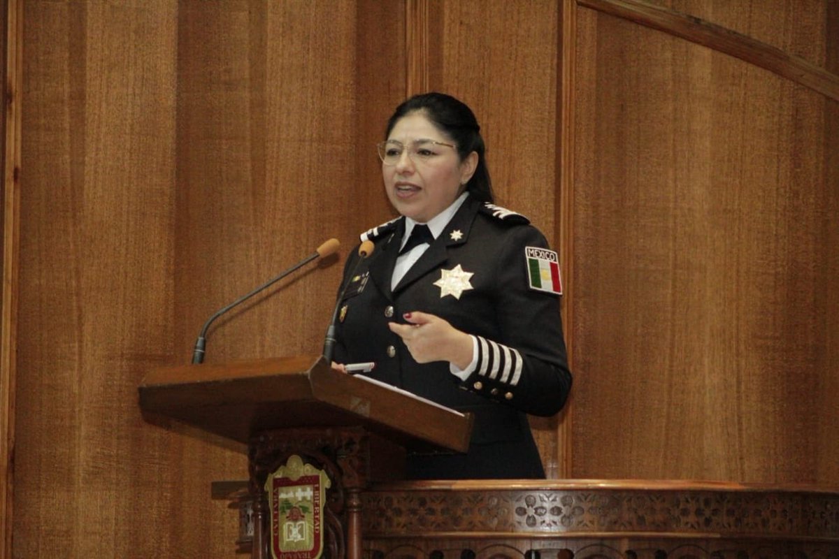 SS_Edomex's tweet photo. La ciudadanía que confía en que mejorará la seguridad en el #Edoméx, pasó de 13.1% en 2018 a un histórico 37% en 2019 #Envipe.Nuestras acciones de vigilancia son permanentes. Mantendremos los operativos en las calles, transporte público, caminos y carreteras. #SeguridadMexiquense https://t.co/fjYONNWstZ