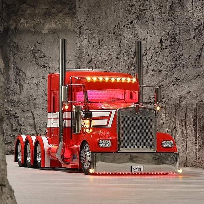 semitruckpage's tweet image. #kenworthw9 #kenworth #kdub #FreightShipping #freighthauling #semitruckpage #semis #semitrucks