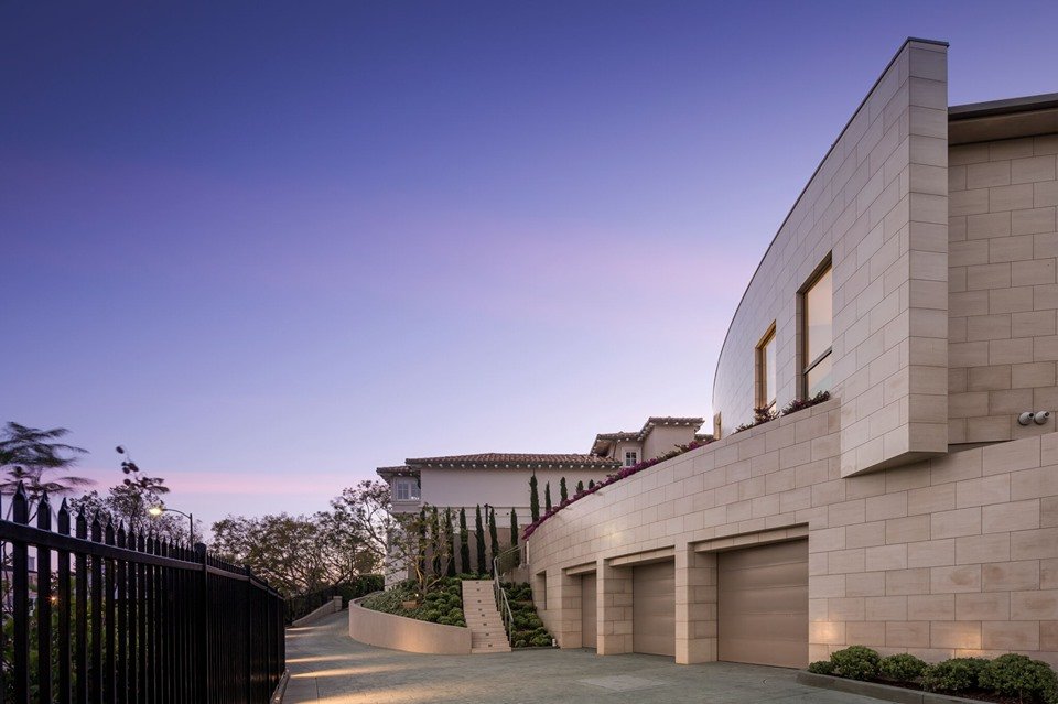 ficrest's tweet image. As a contractor taking on a large home project, it can get disorganized trying to facilitate between every hired person.🤯

Ficrest&apos;s team is dedicated to designing, building, and monitoring every branch of the project to avoid that conflict! 👨‍🔧

#FicrestIntegrationInc