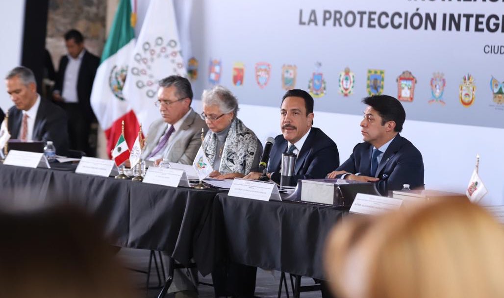 omarfayad's tweet image. Todos nuestros niños y adolescentes tienen derecho a un plato de comida en su mesa. Tienen derecho a asistir a una buena escuela. Tienen derecho a vivir con seguridad y a una familia que los ame y los proteja sin importar en que estado vivan. #PorLaNiñezDeMéxico