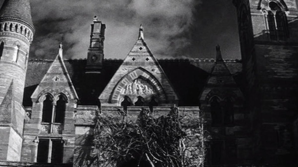 THE HAUNTING (1963) dir. Robert Wiseghost story // a doctor assembles a team to investigate the infamous Hill House, an eerie mansion with a long history of strange deaths, in an effort to prove that ghosts are real.