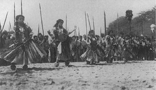 Documenting #EndangeredLanguages supported Kaniʻāina, “Voices of the Land,” at <a href="/UHHilo/">University of Hawaii at Hilo</a>. This episode of Ka Leo Hawai'i, a public radio program in #NativeHawaiian (from 1972-88) covers Hula Kahiko (ancient hula), among other things! bit.ly/331Dgom
#IYoIL #IYIL2019