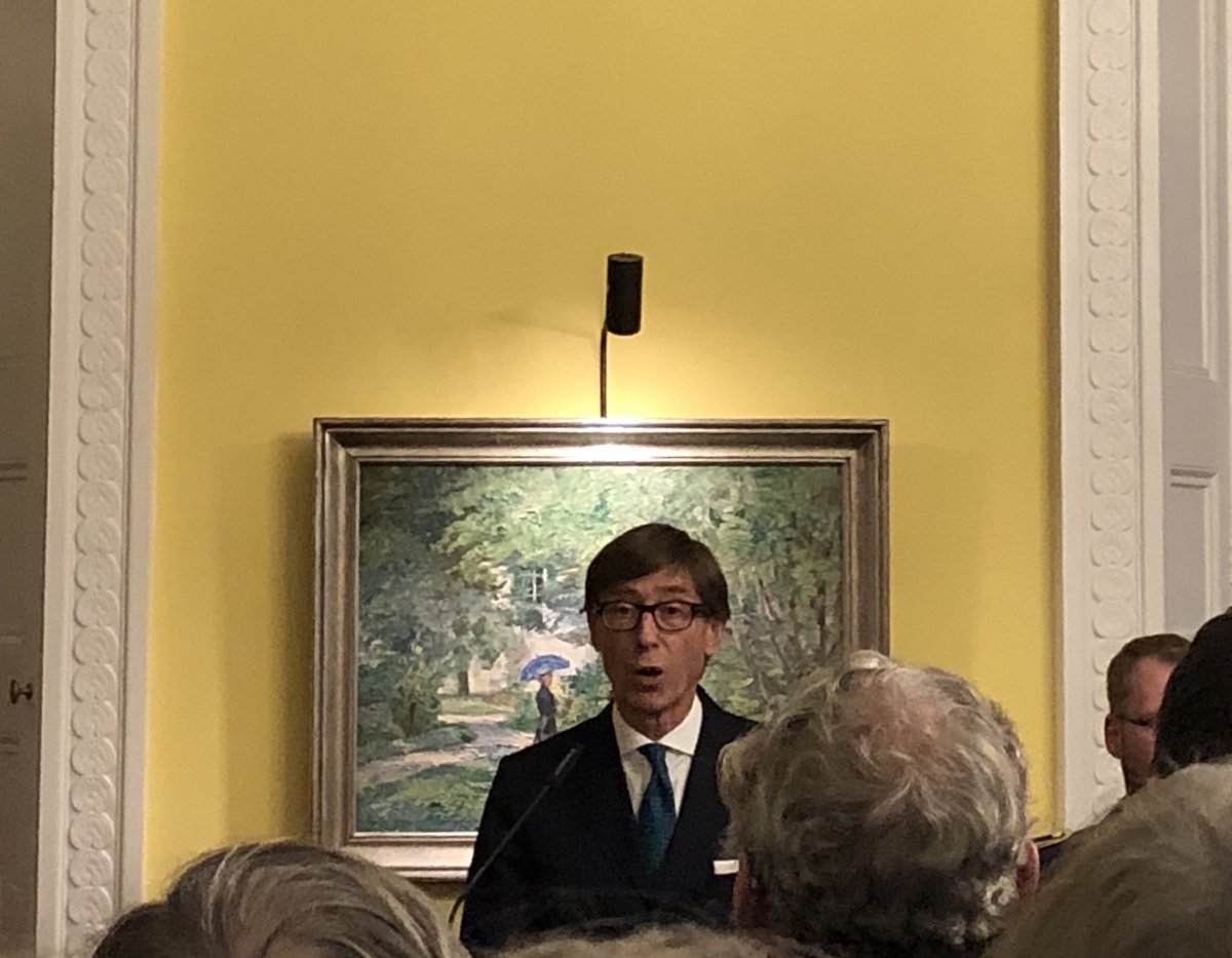 EmbassyMagazine's tweet image. Standing room only as diplomats, politicians and a certain former UK Prime Minister take a moment to reflect on the value of freedom and unity at #GermanUnityLDN 30 yrs on from the fall of the #Berlin Wall. Vielen Dank @GermanAmbUK &amp;amp; friends at @GermanEmbassy for a fab evening