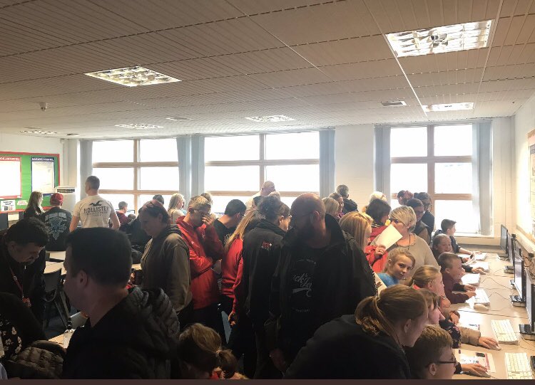 DigidolYGGRh's tweet image. Noson agored llwyddiannus #techgwyb #codio #microbit