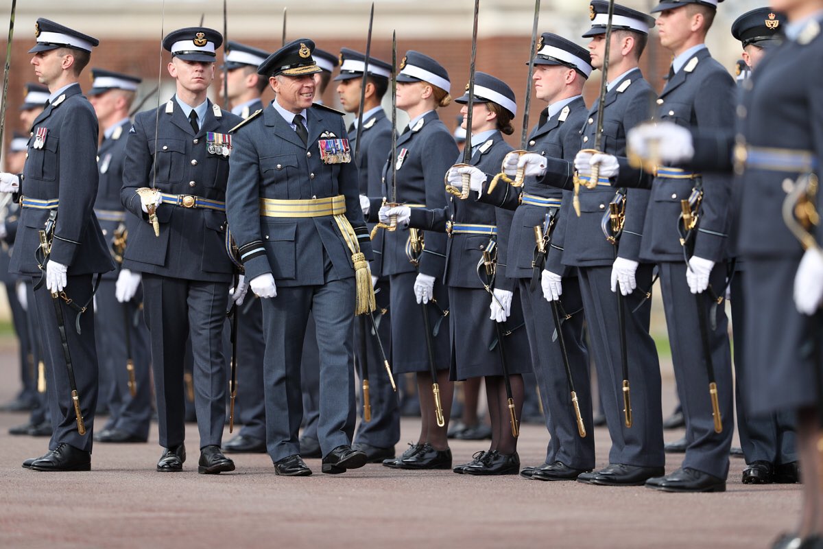 ComdtCranwell's tweet photo. Welcome to our newest Officers who marched up the College steps today with AVM Duguid as Reviewing Officer. An exciting @RoyalAirForce career awaits. #NextGenAirForce https://t.co/e4BwFrRDvS