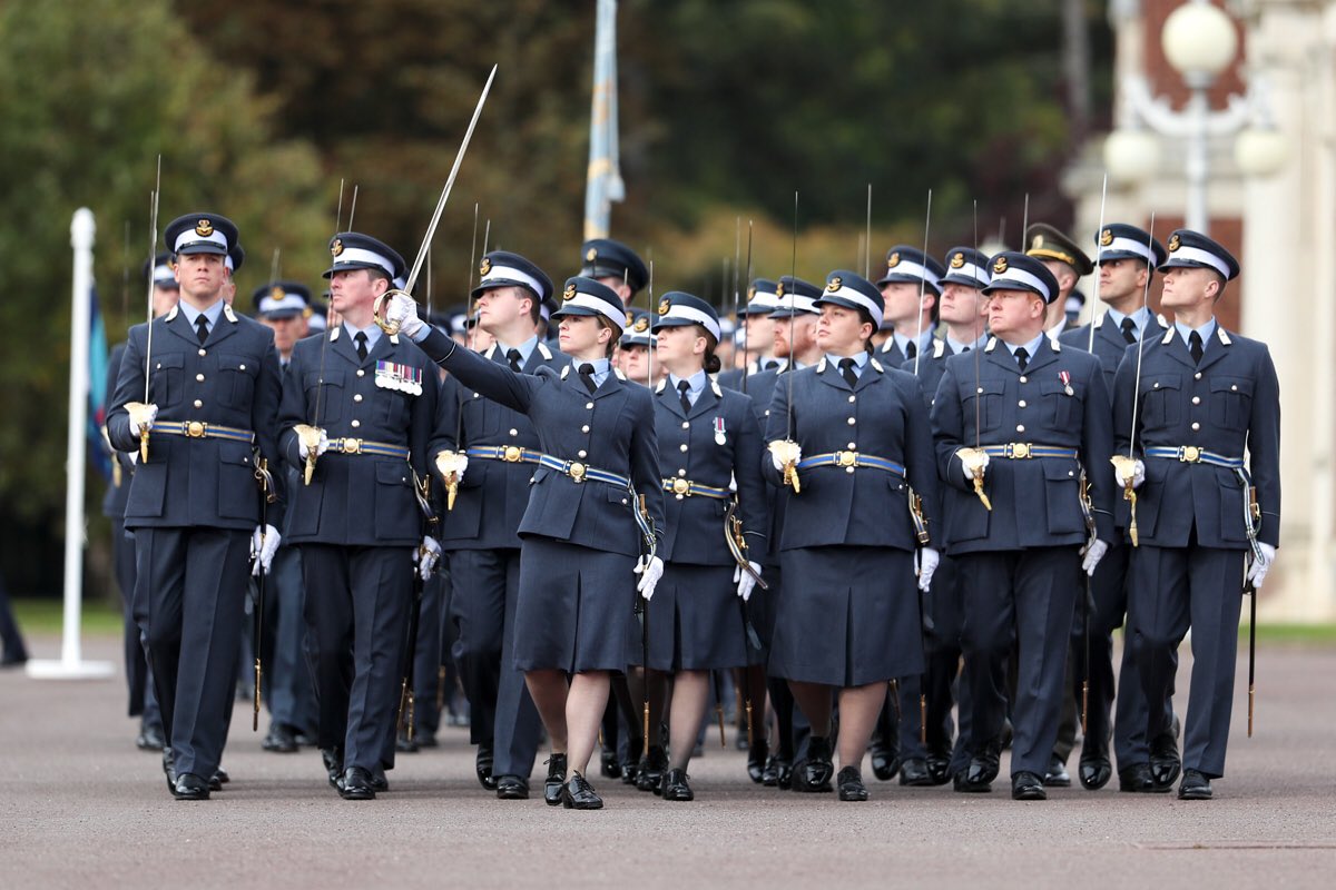 ComdtCranwell's tweet photo. Welcome to our newest Officers who marched up the College steps today with AVM Duguid as Reviewing Officer. An exciting @RoyalAirForce career awaits. #NextGenAirForce https://t.co/e4BwFrRDvS