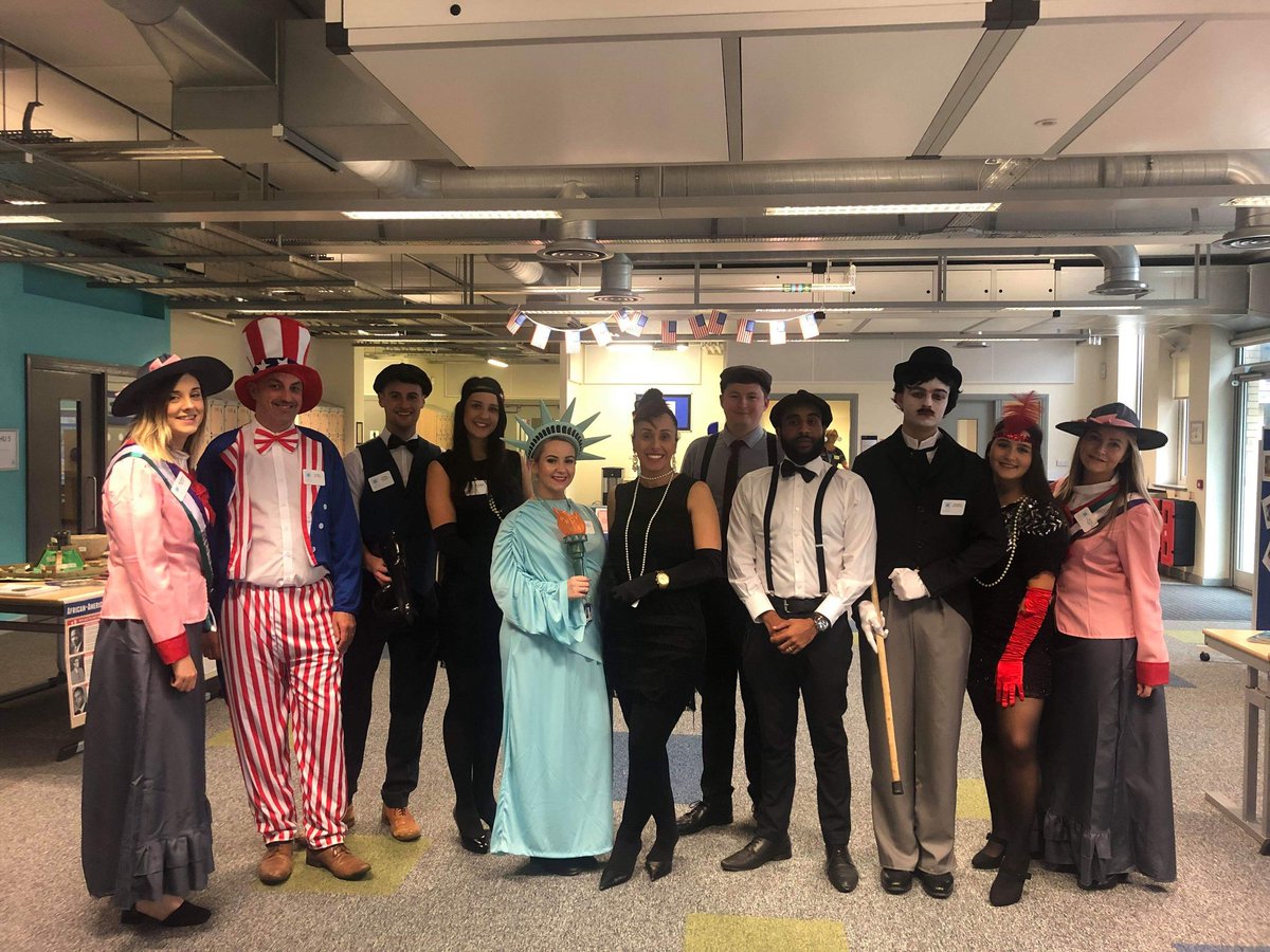Geogra_bbie's tweet image. Humanities taking it back to 1920&apos;s America for opening evening. 🇺🇸🗽 #proudtobecoop #humanities #migration #teamgeography