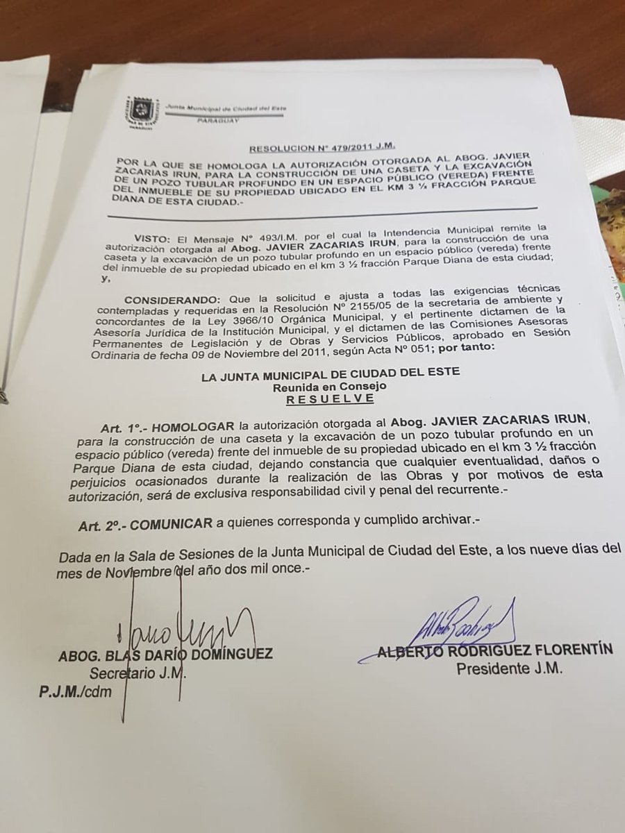 Lo felicito intendente, la lucha por recuperar espacios públicos siempre fue nuestra, pero dentro del marco de la ley. Usted hoy derrumbó el que tal vez sea el único espacio público ocupado LEGALMENTE y además, ofreciendo seguridad a casi todo el barrio, solo por sed de venganza.