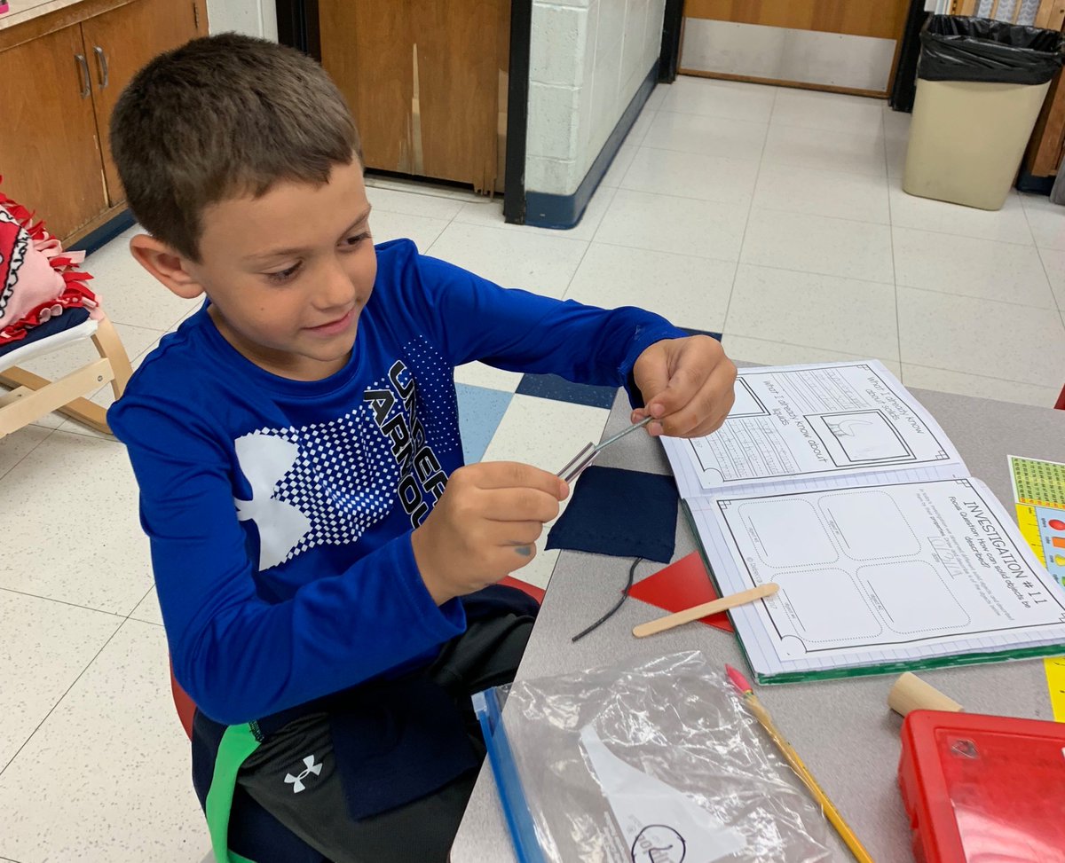 MsIreneHines's tweet image. Second Grade Scientists at work! Ms. Hines’ students are thinking and learning like scientists using scientific inquiry through hands-on investigations. Our interactive science notebooks are used to record, observe and reflect about our findings! @BrooksideWWRSD #fossscience