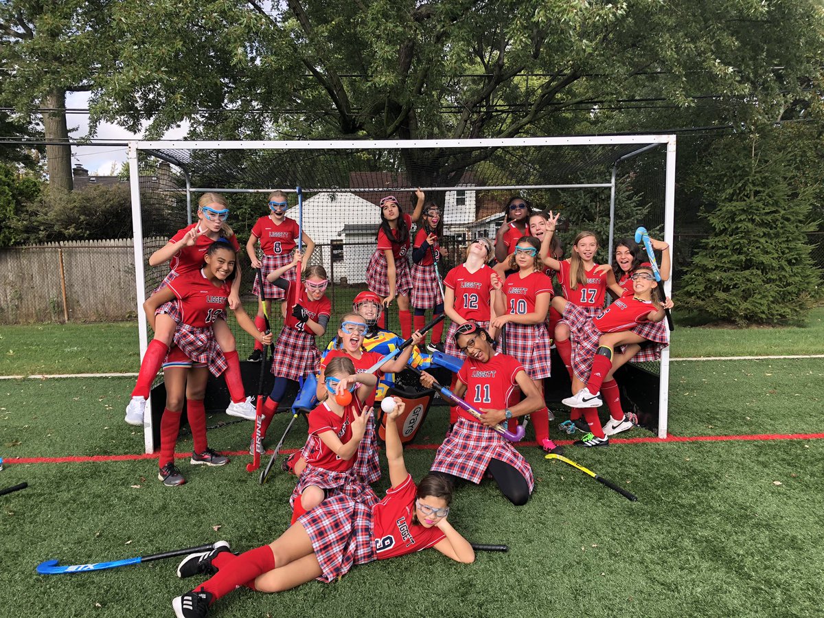 MsAllesMath's tweet photo. Rocking the kilts on Throwback Thursday! Middle school field hockey plays in our final home game against Cranbrook today at 4:30! @uniliggett https://t.co/zYrRUkoEU5
