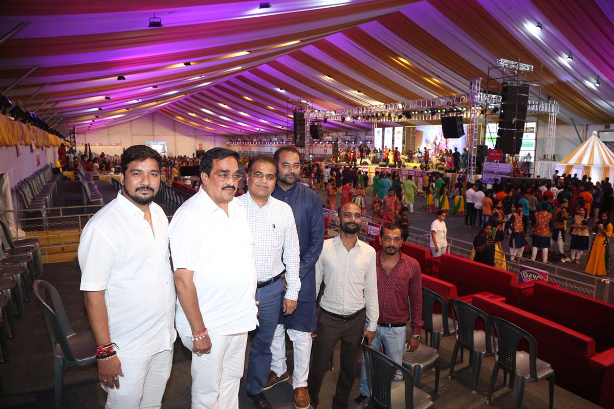 dilipkummar77's tweet photo. આજે જોલી પાટીઁ પ્લોટ પર #gocelebclub દ્વારા આયોજીત ગરબામાં સાંસદ શ્રી @CRPaatil જી અને બોલિવૂડ મ્યુઝિક ડિરેક્ટર જતીન લલીત જી સાથે માતાજી ની આરતી કરી.@vijayrupanibjp @sanghaviharsh @Dilip_Deshmukh @iPankajShukla @BJP4Gujarat @mpvadodara @IshwarParmarMLA @pradipsinhbjp @DrRutvij https://t.co/upR8S0EKkX