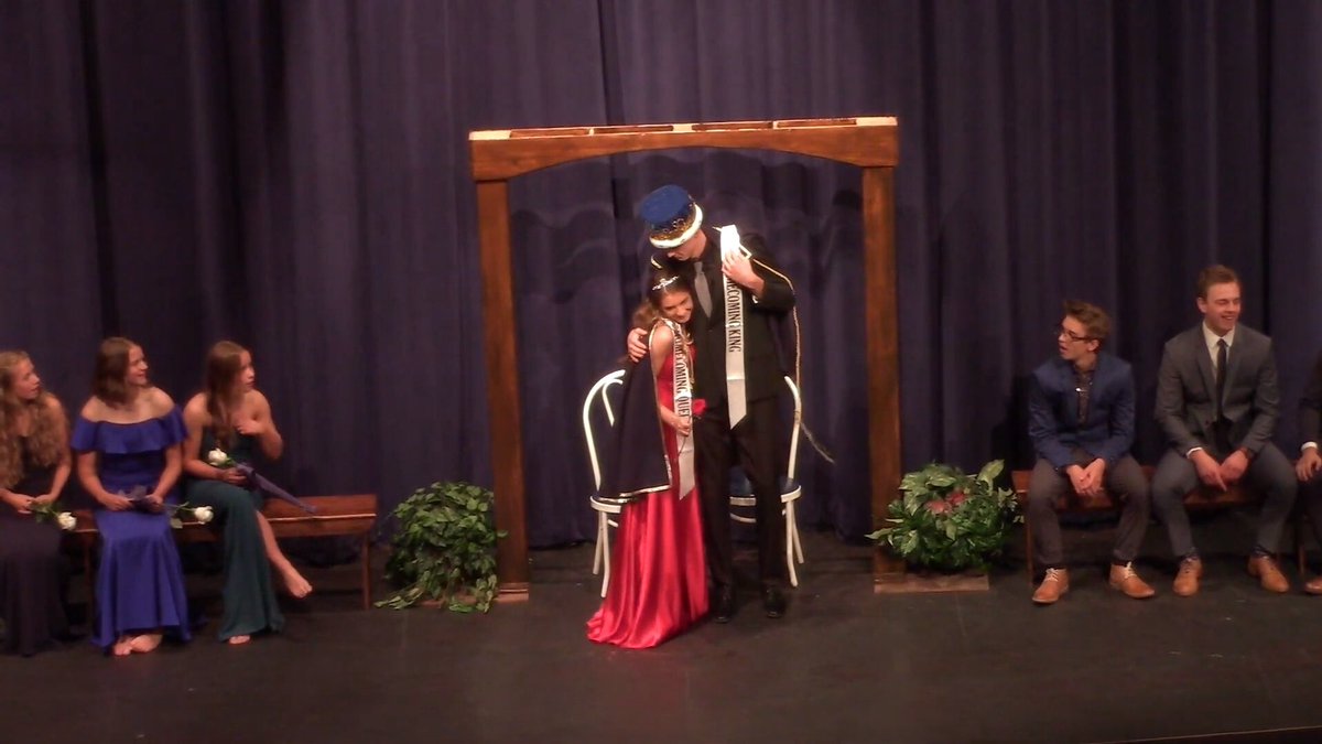 Hawks_SC's tweet image. 2019 Homecoming King and Queen!