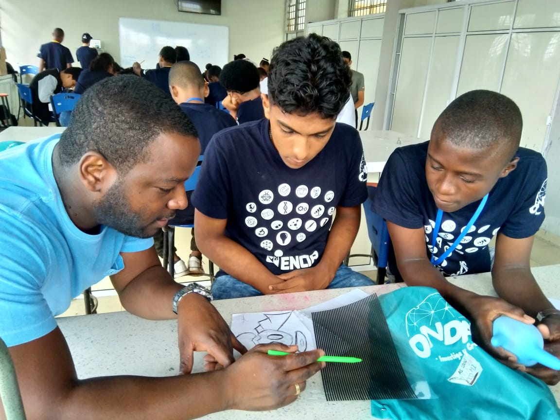 MincienciasCo's tweet photo. #ClubesDeCienciaCo Tumaco: Óptica. Cómo crear hologramas y diseñar nuestros propios efectos ópticos #ClubesFrontera #CTeIporColombia #CienciaPorTodaColombia @programaondas @CdeC_Col https://t.co/z4FwcIRwhV