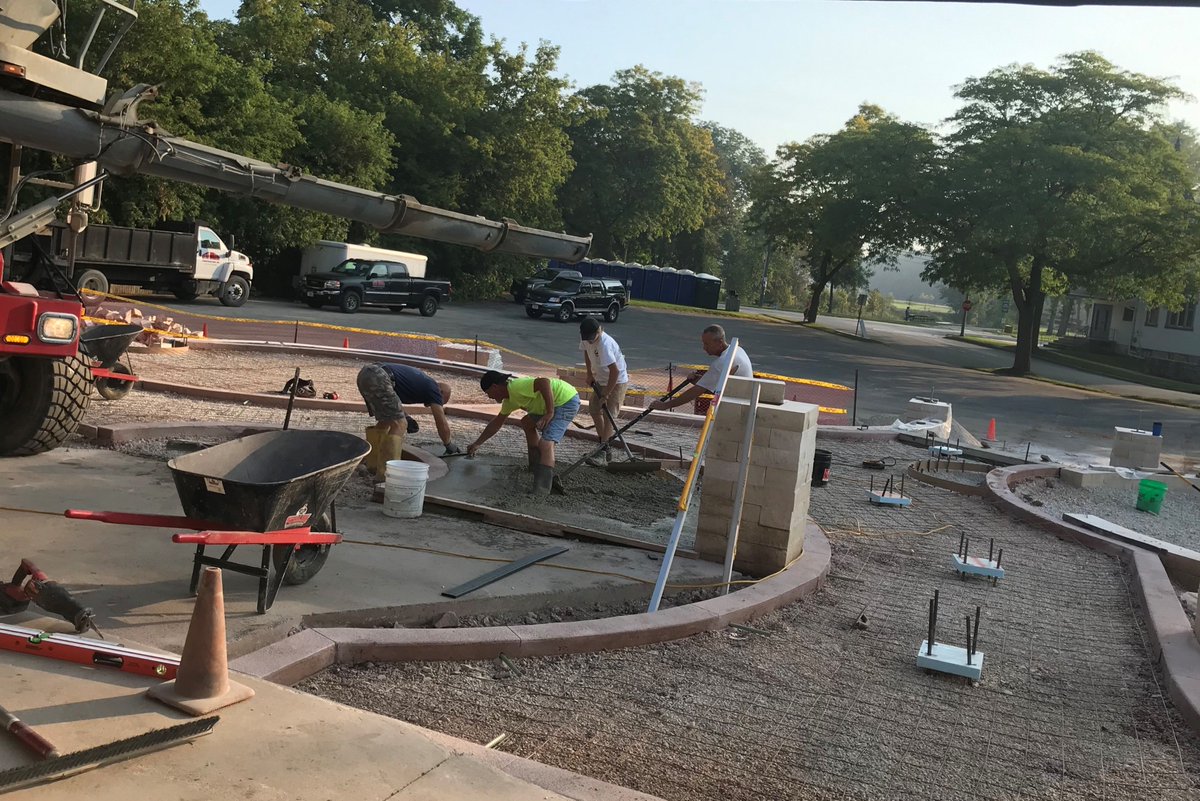 #CCCArtGarden! Thanks to a very special Friend of the #CCC, plans to redesign its East Entrance are currently in progress. The state-of-the-art curved garden promenade was created to welcome and invite the community to see a new side of offerings at the Center. 
#VisitTheCCC #Art