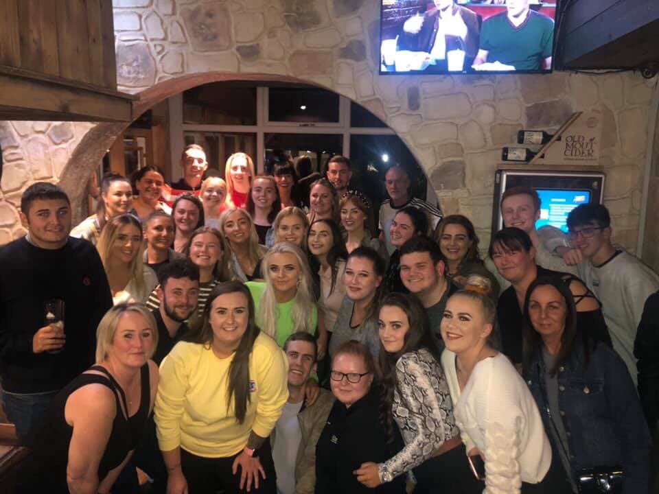emmadarke6's tweet photo. @Rylan @SuperSweepTV full pub full to watch 😂 https://t.co/djMUrOHI3p