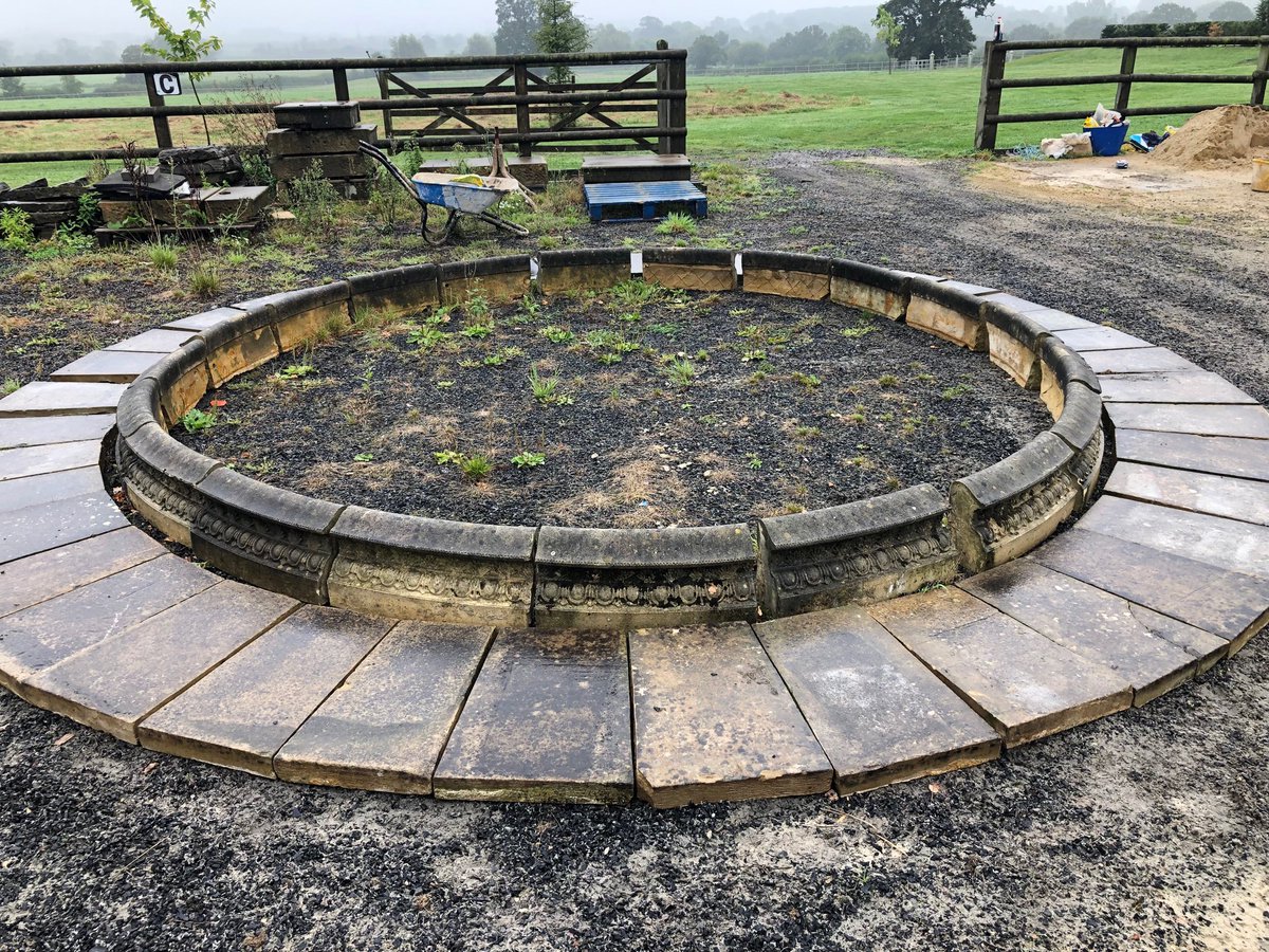 fromerec's tweet image. A stunning 12 foot diameter pond surround just arrived #Lateststock #Gardens #Antiques #Fromerec