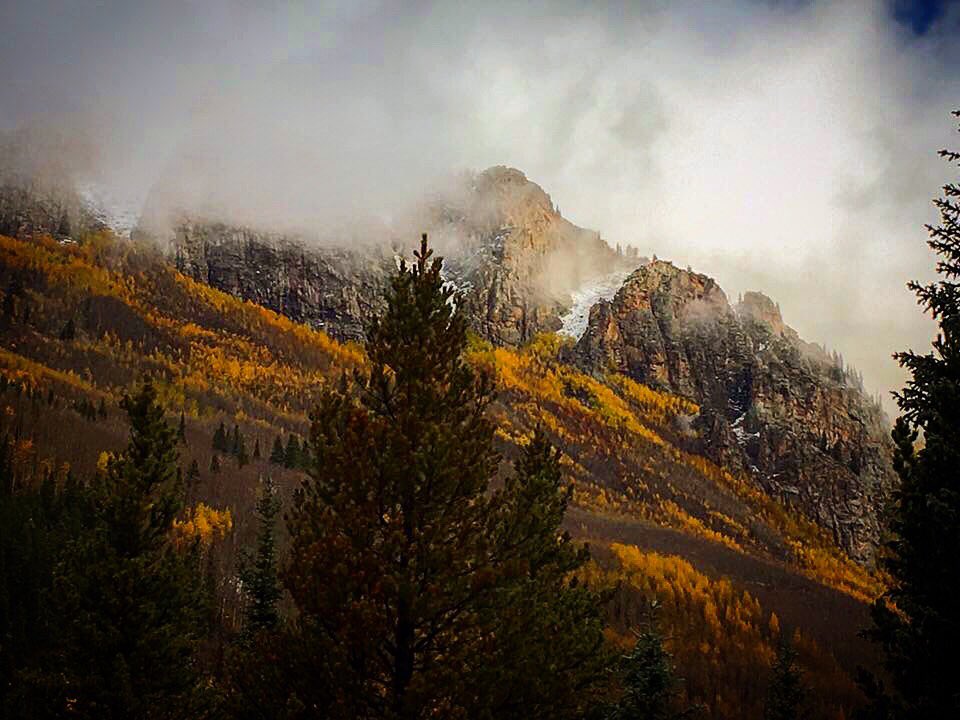 Gotta love those chilly, misty autumn mornings... #fall #Autumn #hikingadventures #hiking #mountains #ColoradoFall #Colorado #fallcolors #autumnleaves #trail #trailviews
