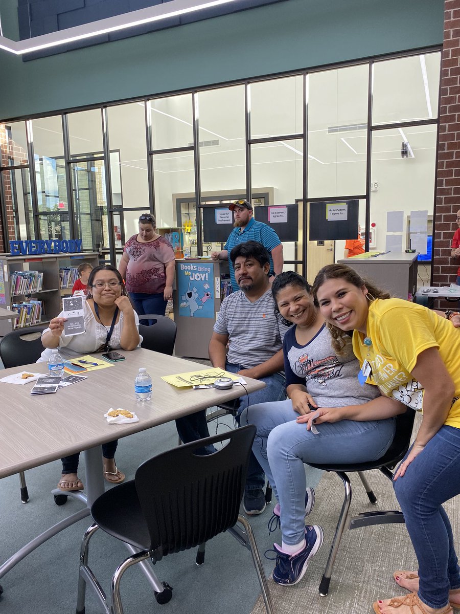 Ms_E_Sanchez's tweet photo. @HooverCFISD happening now our #cookieconnection. Thank you @BaezPK for the simultaneous translation. Great turnout! If you missed it today... we will see you tomorrow @ 9:30 a.m.#beahooverhero https://t.co/pjCeswzRaG