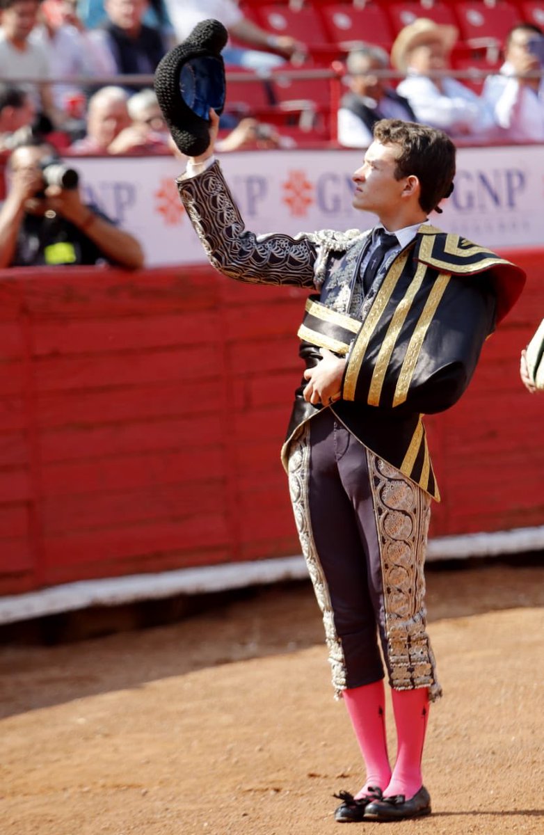 jmmendozatorero's tweet photo. Este viernes una cita con la señora @LaPlazaMexico hagamos fiesta en el ruedo y el tendido, ovacionemos a los toreros @pedrollaguno #ChristianIvan novillos de #montecaldera 20:00 hrs @rovimi @ciudadtaurina @RadioFaena @jmmendozatorero @ntrtoros @Beto_Murrieta https://t.co/cXXhXuQwdT