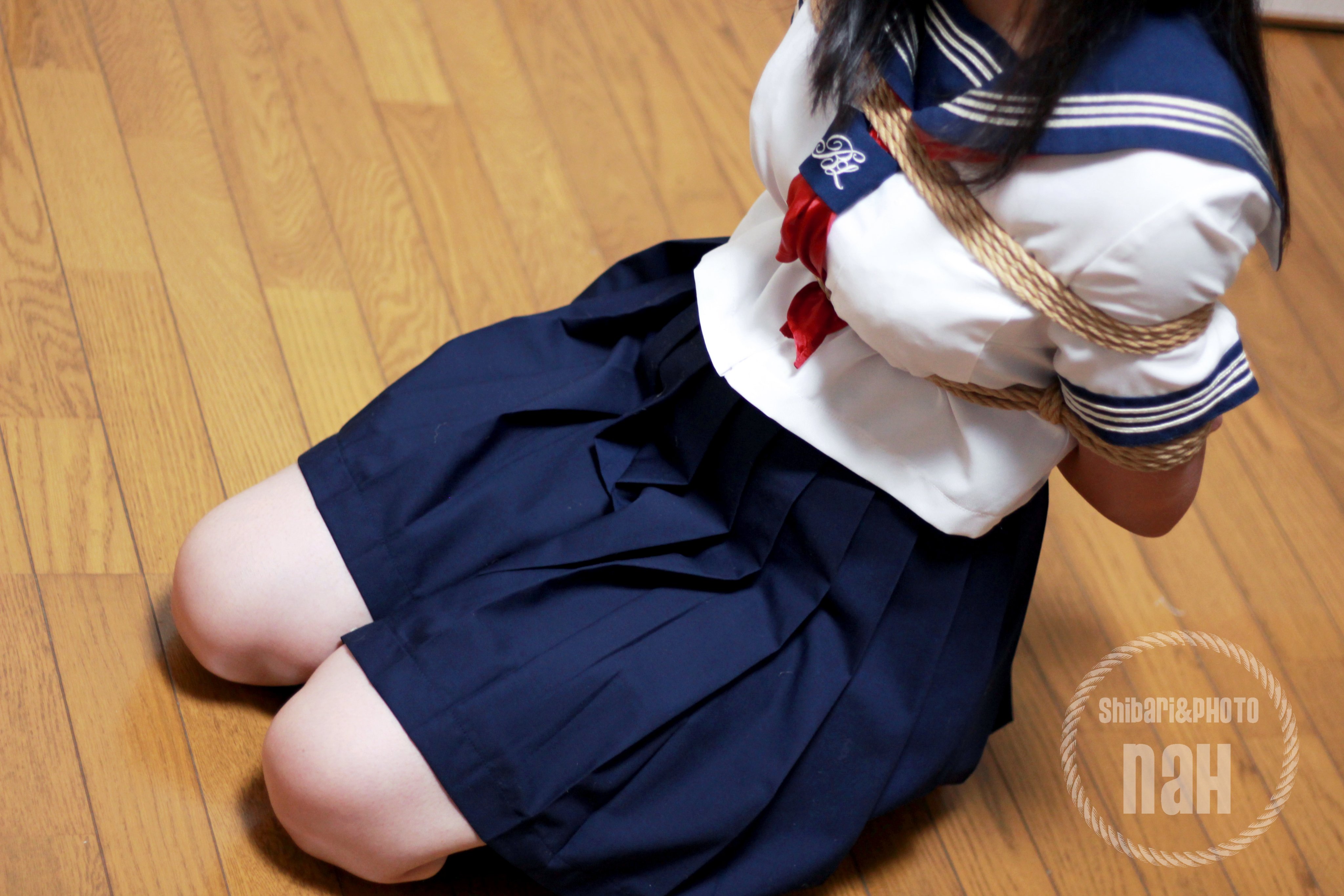 セーラー服　緊縛画像 
